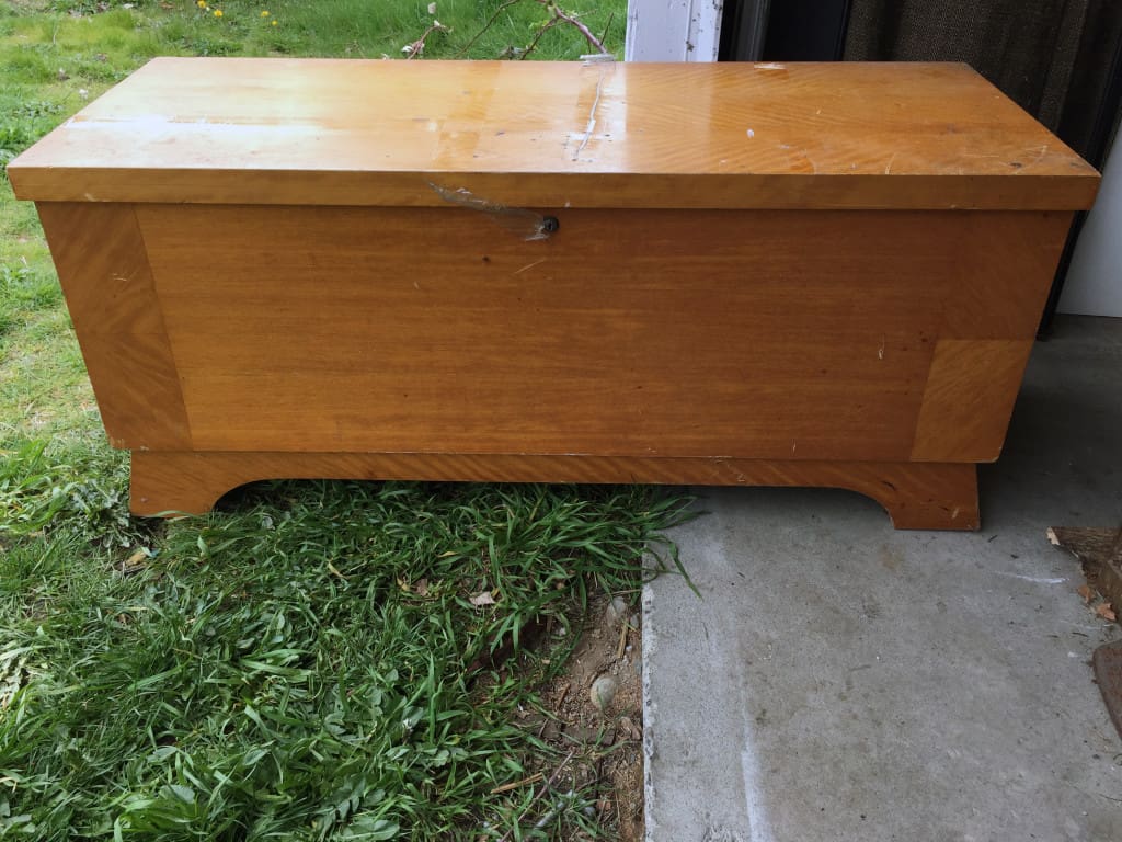 Cedar chest makeover - Before